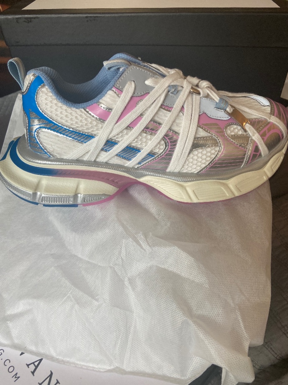 AKIRA AZALEA WANG RANGLE PINK MULTI LACE SNEAKER Size 1010